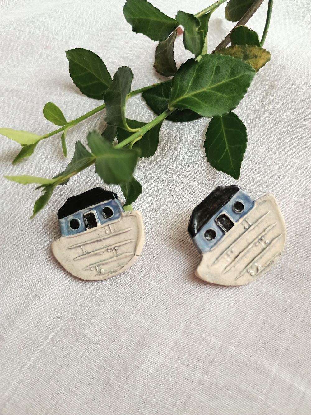 🙏🏼 CHRISTIAN CORE 🙏🏼 VTG Artisan, Ceramic "Noah's Ark" Earrings, Eclectic